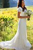 Enges plissiertes klassisches Spitze Brautkleid mit Juwel Ausschnitt mit gekappten Ärmeln - 7