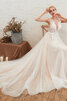 Robe de mariée honorable de traîne moyenne en salle classique naturel - 5