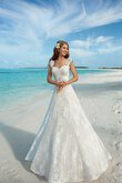 Robe de mariée romantique delicat avec perle au bord de la mer avec manche courte