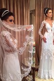 Langärmeliges Sweep Zug Extravagantes Brautkleid mit V-Ausschnitt aus Tüll