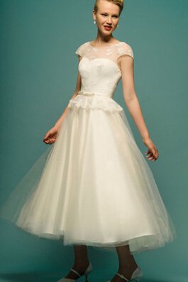 Zeitloses Ärmelloses Schaufel-Ausschnitt Elegantes wadenlanges Brautkleid mit Applike