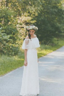 Schlichtes bodenlanges Brautkleid mit Bordüre