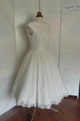 Vintage Reißverschluss schlichtes wadenlanges Brautkleid mit gekappten Ärmeln mit Gürtel