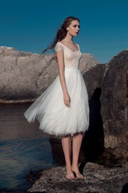 Tüll Schaufel-Ausschnitt knielanges modisches Brautkleid mit gekappten Ärmeln mit Applike