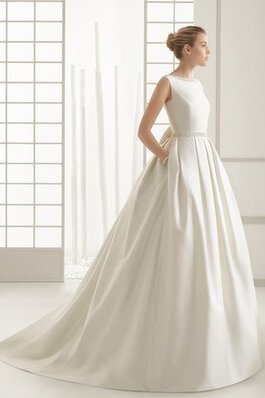 Perlenbesetztes A-Linie romantisches tiefer V-Ausschnitt Brautkleid mit Schleife ohne Ärmeln