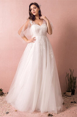 Verlockend Romantisches Brautkleid mit Applikation mit Rüschen