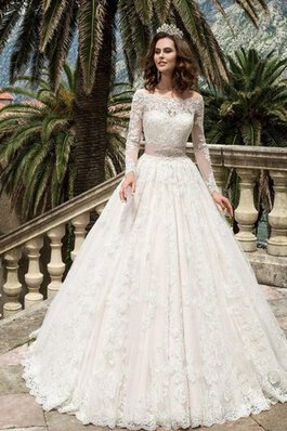 Duchesse-Linie extravagantes romantisches konservatives Brautkleid mit Bordüre mit Perlen