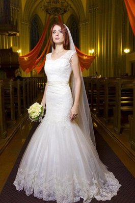 Meerjungfrau Stil plissiertes V-Ausschnitt Elegantes Brautkleid mit Rüschen mit Bordüre
