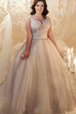 Robe de mariée vintage de mode de bal textile en tulle v encolure avec perle