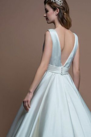 Zeitloses Satin normale Taille Juwel Ausschnitt wadenlanges romantisches Brautkleid - Bild 2