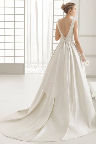 Perlenbesetztes A-Linie romantisches tiefer V-Ausschnitt Brautkleid mit Schleife ohne Ärmeln - Bild 2