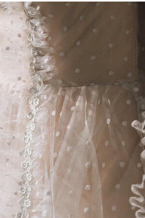 Zart Traumhaftes Romantisches Konservatives Brautkleid aus Satin - Bild 3
