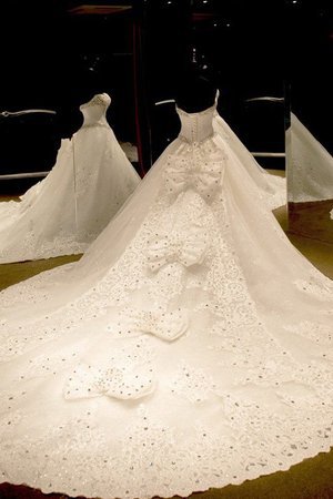 Wunderbar Stilvolles Prächtiges Schwingendes Brautkleid mit Juwel Mieder - Bild 2
