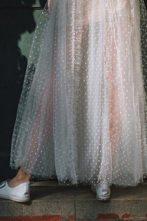 Zart Traumhaftes Romantisches Konservatives Brautkleid aus Satin - Bild 4