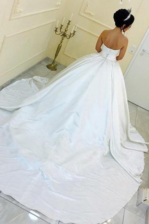 Auffällig Prächtiges Romantisches Brautkleid mit Schleife mit Kathedraler Schleppe - Bild 2