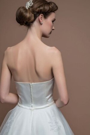 Schaufel-Ausschnitt Vintage A-Line schlichtes Brautkleid mit Gürtel aus Satin - Bild 7