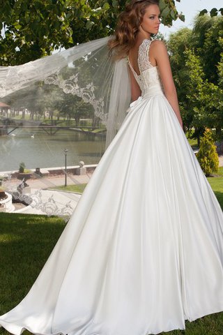 Ärmellos romantisches Elegantes Brautkleid mit Rücken Schnürung mit Bordüre - Bild 2