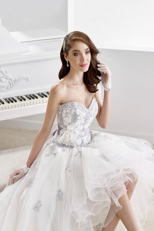 Hoch niedrig romantisches sexy Brautkleid mit Gürtel mit Schleife - Bild 3