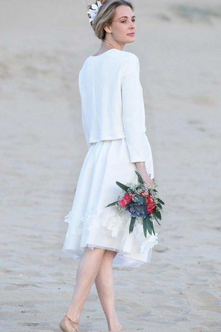 A linie langärmeliges modisches knielanges Brautkleid mit Blume mit Juwel Ausschnitt - Bild 2