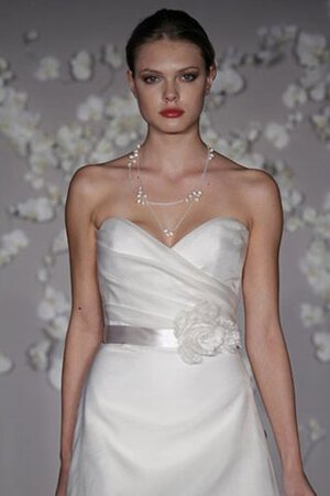 A-Line drapiertes rückenfreies Brautkleid mit Blume mit Schleife - Bild 4
