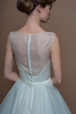 Durchsichtige Rücken Outdoor Ärmellos wadenlanges mini Brautkleid mit Knöpfen - Bild 2