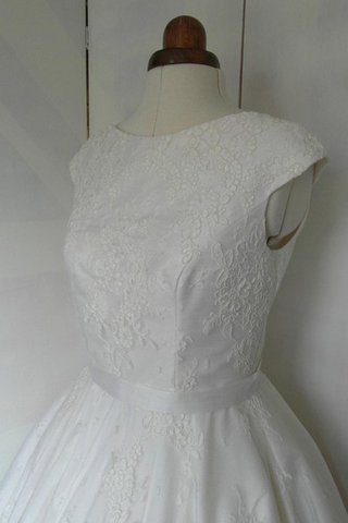 Vintage Reißverschluss schlichtes wadenlanges Brautkleid mit gekappten Ärmeln mit Gürtel - Bild 2
