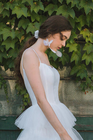 Attraktiv Bodenlanges Romantisches Brautkleid mit Spaghettiträger mit Rüschen - Bild 4