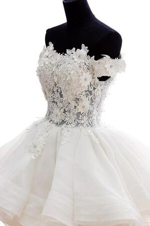 Robe de mariée informel en organza d'epaule ajourée boutonné avec perle - Photo 3