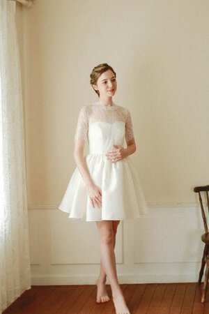 A-Linie Satin kurzes Brautkleid mit Bordüre mit kurzen Ärmeln - Bild 3