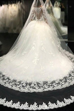 Beliebt Plissiertes Luxus Brautkleid aus Tüll mit Perlengürtel - Bild 1