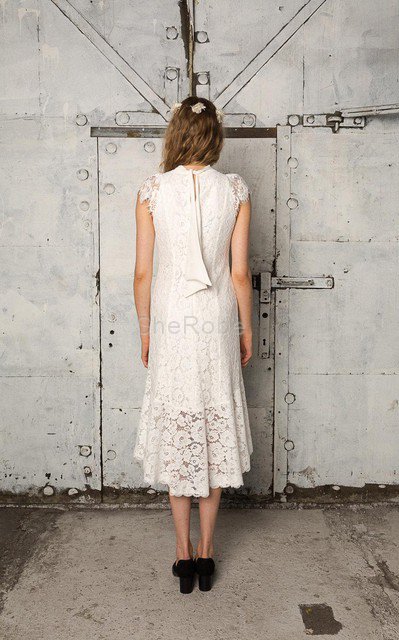 Spitze hoher Ausschnitt plissiertes wadenlanges Brautkleid mit Bordüre mit gekappten Ärmeln - Bild 4