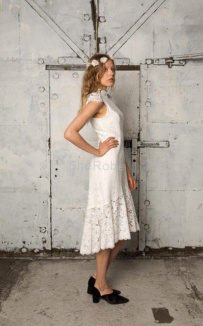 Spitze hoher Ausschnitt plissiertes wadenlanges Brautkleid mit Bordüre mit gekappten Ärmeln - Bild 3