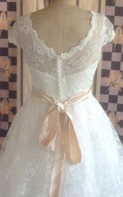 Plissiertes Reißverschluss Spitze Brautkleid mit Schleife mit Bordüre - Bild 4