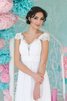 Robe de mariée simple plissé nature de col en v au bord de la mer - 2