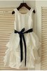 Prinzessin Schaufel-Ausschnitt Chiffon Schmetterlingsknoten Blumenmädchenkleid mit Blume - 1