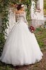 Robe de mariée romantique textile en tulle d'epaule ajourée avec perle cordon - 3