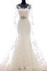 Klassisches langärmeliges Perlenbesetztes bodenlanges Brautkleid aus Spitze mit Plissierungen - 1