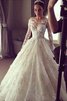 Duchesse-Linie Lange Ärmeln Gericht Schleppe Schaufel-Ausschnitt Extravagantes Brautkleid - 2