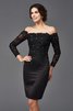 Normale Taille Satin Schulterfreier Ausschnitt Enges Knielanges Brautmutterkleid - 1