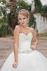 Abito da Sposa in Raso Cuore Senza Maniche con Increspato con Perline Coda A Strascico Corto - 2