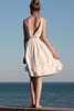 Moderno Vestido de Novia de Escote redondo de Baja escote en V de Hasta la Rodilla - 3