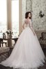 Robe de mariée romantique long avec décoration dentelle avec bouton de col bateau - 2