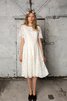 Robe de mariée vintage de col bateau ligne a avec manche courte de longueur à genou - 1