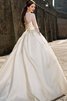 Tüll Satin romantisches konservatives Brautkleid mit Schaufel Ausschnitt mit Schleife - 2