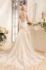 Robe de mariée long discrete col en bateau textile en tulle avec manche épeules enveloppants - 3