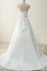 Robe de mariée de traîne courte de col en cœur ligne a en satin avec perle - 4