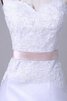 Schulterfrei ein Träger Perlenbesetztes wadenlanges Brautkleid mit Bordüre mit Gürtel - 3