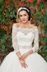 Robe de mariée romantique textile en tulle d'epaule ajourée avec perle cordon - 2