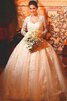 Robe de mariée derniere tendance distinguee avec bouton appliques col en reine - 2