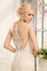 Robe de mariée long discrete col en bateau textile en tulle avec manche épeules enveloppants - 2